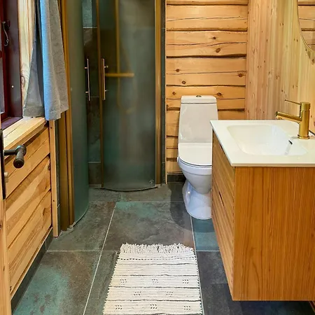 Authentic Log In Forest Near Ejstrupholm 度假居 *